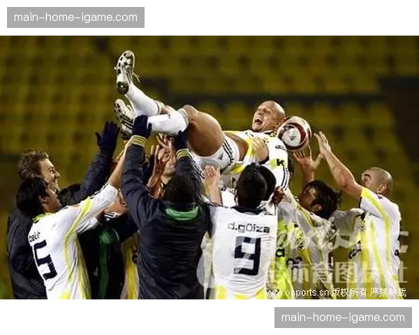 特写：37岁的巴西老将小西埃洛完成职业生涯最后一战，挥别泳池