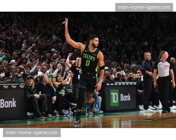 特写瞬间：塔图姆命中压哨绝平三分，将比赛拖入加时