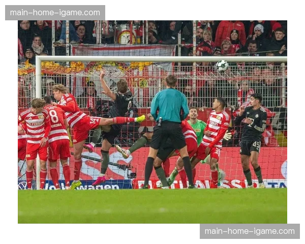 通讯:保级六分战,波鸿与科隆互交白卷后的更衣室景象 通讯:保级六分战,波鸿与科隆互交白卷后的更衣室景象