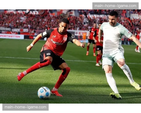 沃尔夫斯堡队长阿诺德完成生涯第400场德甲,获赠纪念球衣 沃尔夫斯堡队长阿诺德完成生涯第400场德甲,获赠纪念球衣